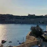 Ferienhaus Spacious Townhouse With A Terrace Overlooking Valletta's Grand Harbor *