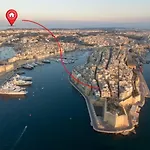 Spacious Townhouse With A Terrace Overlooking Valletta's Grand Harbor Senglea