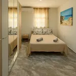 Spacious Townhouse With A Terrace Overlooking Valletta's Grand Harbor Ferienhaus