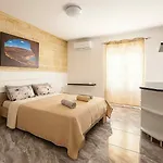 Ferienhaus Spacious Townhouse With A Terrace Overlooking Valletta's Grand Harbor
