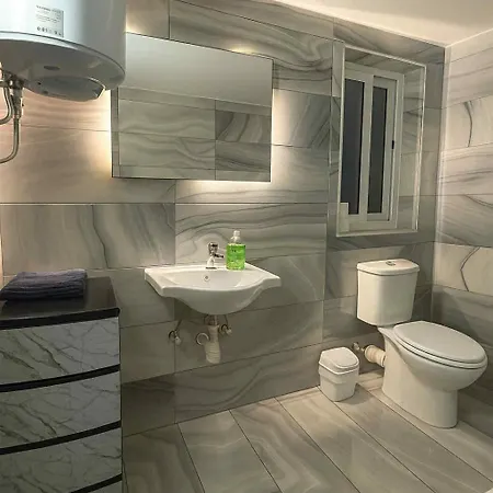 Spacious Townhouse With A Terrace Overlooking Valletta's Grand Harbor Hébergement de vacances Isla