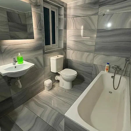 Spacious Townhouse With A Terrace Overlooking Valletta's Grand Harbor Hébergement de vacances