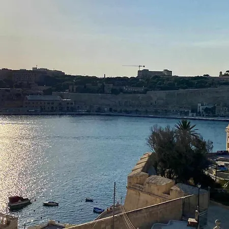 度假居 Spacious Townhouse With A Terrace Overlooking Valletta's Grand Harbor *