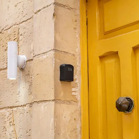 Spacious Townhouse With A Terrace Overlooking Valletta's Grand Harbor Senglea