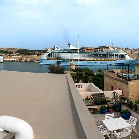Spacious Townhouse With A Terrace Overlooking Valletta's Grand Harbor