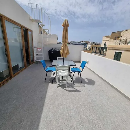 Nyaraló Spacious Townhouse With A Terrace Overlooking Valletta's Grand Harbor