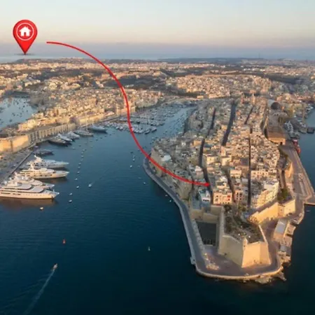 Spacious Townhouse With A Terrace Overlooking Valletta's Grand Harbor Senglea
