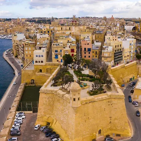 Spacious Townhouse With A Terrace Overlooking Valletta's Grand Harbor Senglea