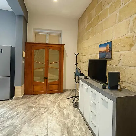 Spacious Townhouse With A Terrace Overlooking Valletta's Grand Harbor * 森格莱阿