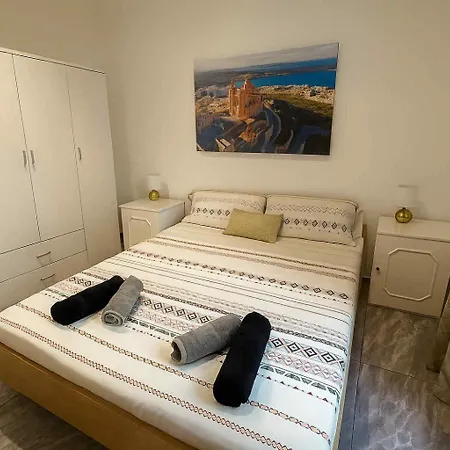 Spacious Townhouse With A Terrace Overlooking Valletta's Grand Harbor