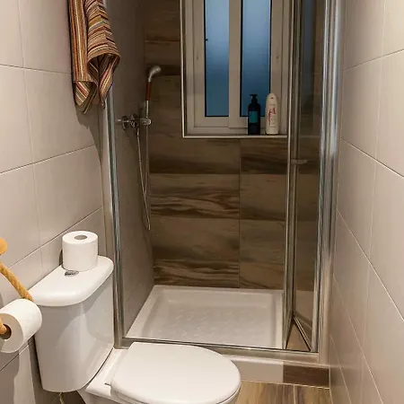 Spacious Townhouse With A Terrace Overlooking Valletta's Grand Harbor *