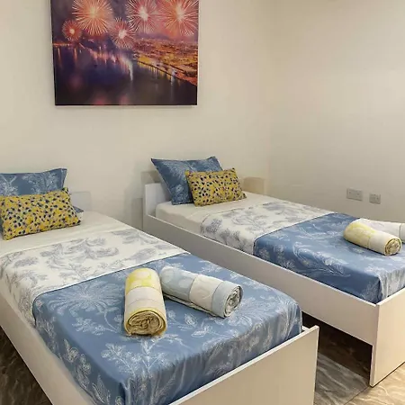 Spacious Townhouse With A Terrace Overlooking Valletta's Grand Harbor Σπίτι διακοπών