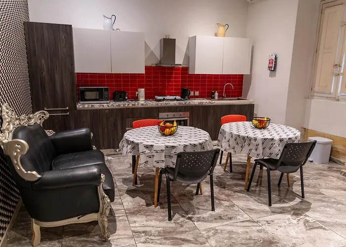 Spacious Townhouse With A Terrace Overlooking Valletta's Grand Harbor Senglea