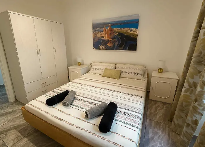 Spacious Townhouse With A Terrace Overlooking Valletta's Grand Harbor